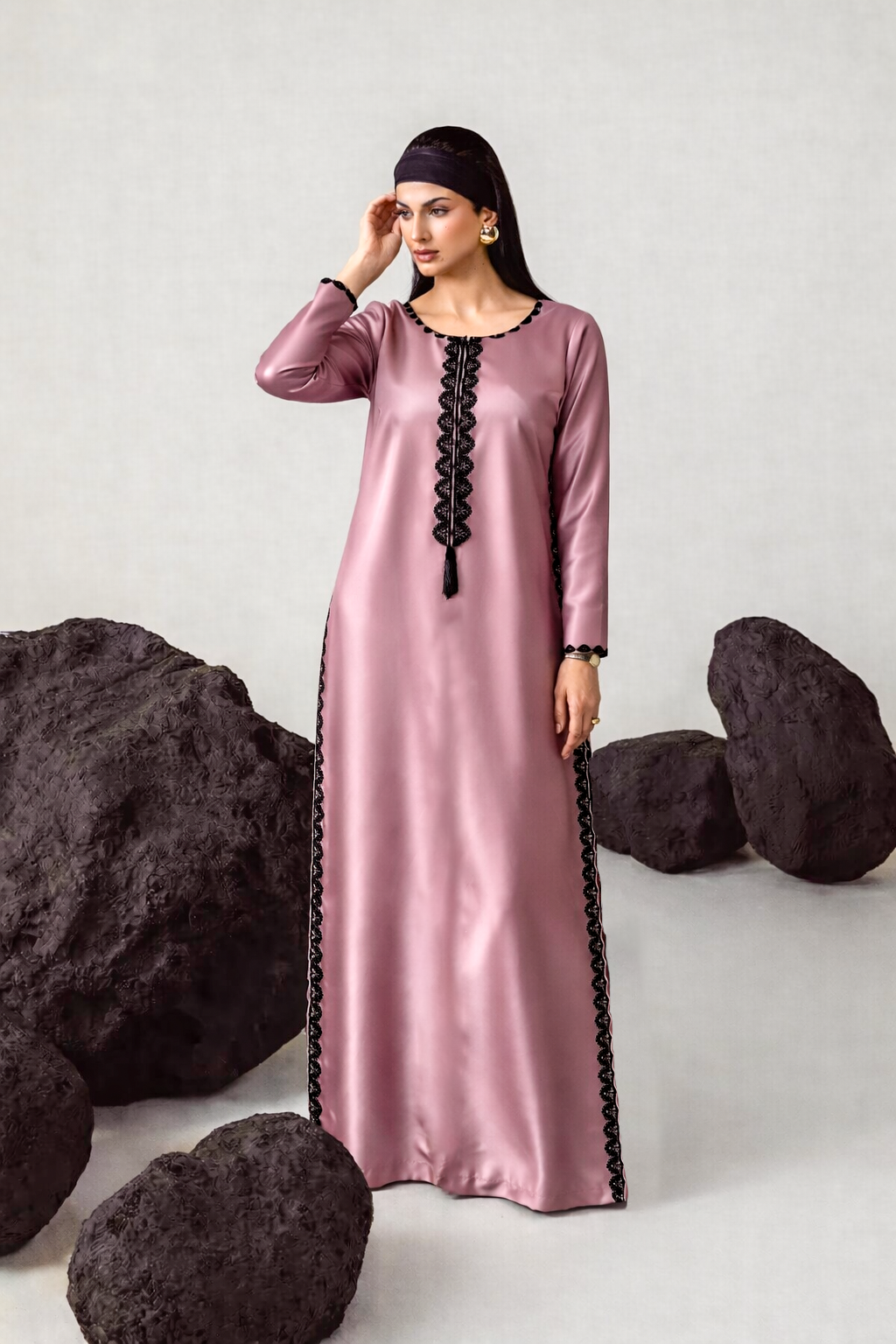 ILARA Armelle mauve satin kaftan with black lace trim, front view