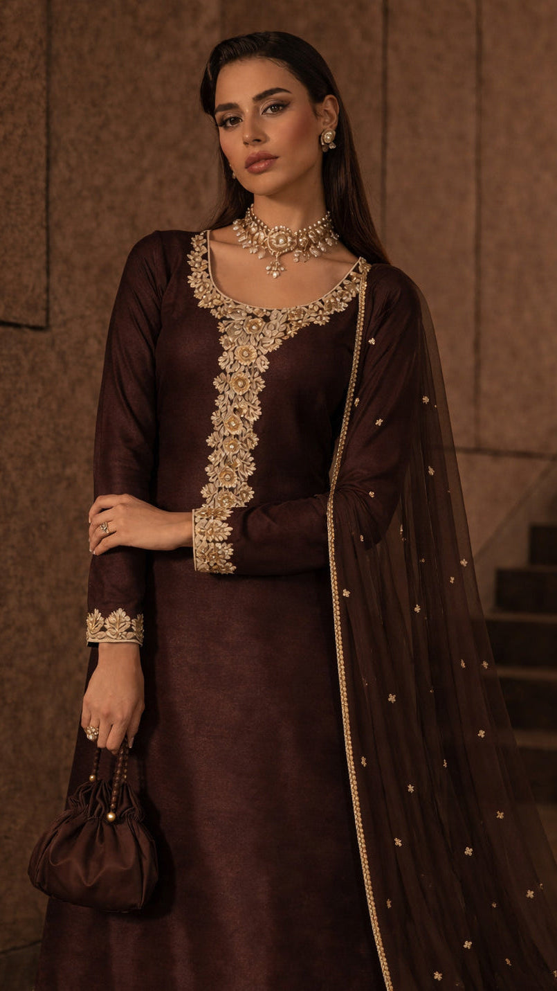 Armira chocolate embroidered three-piece set, detail